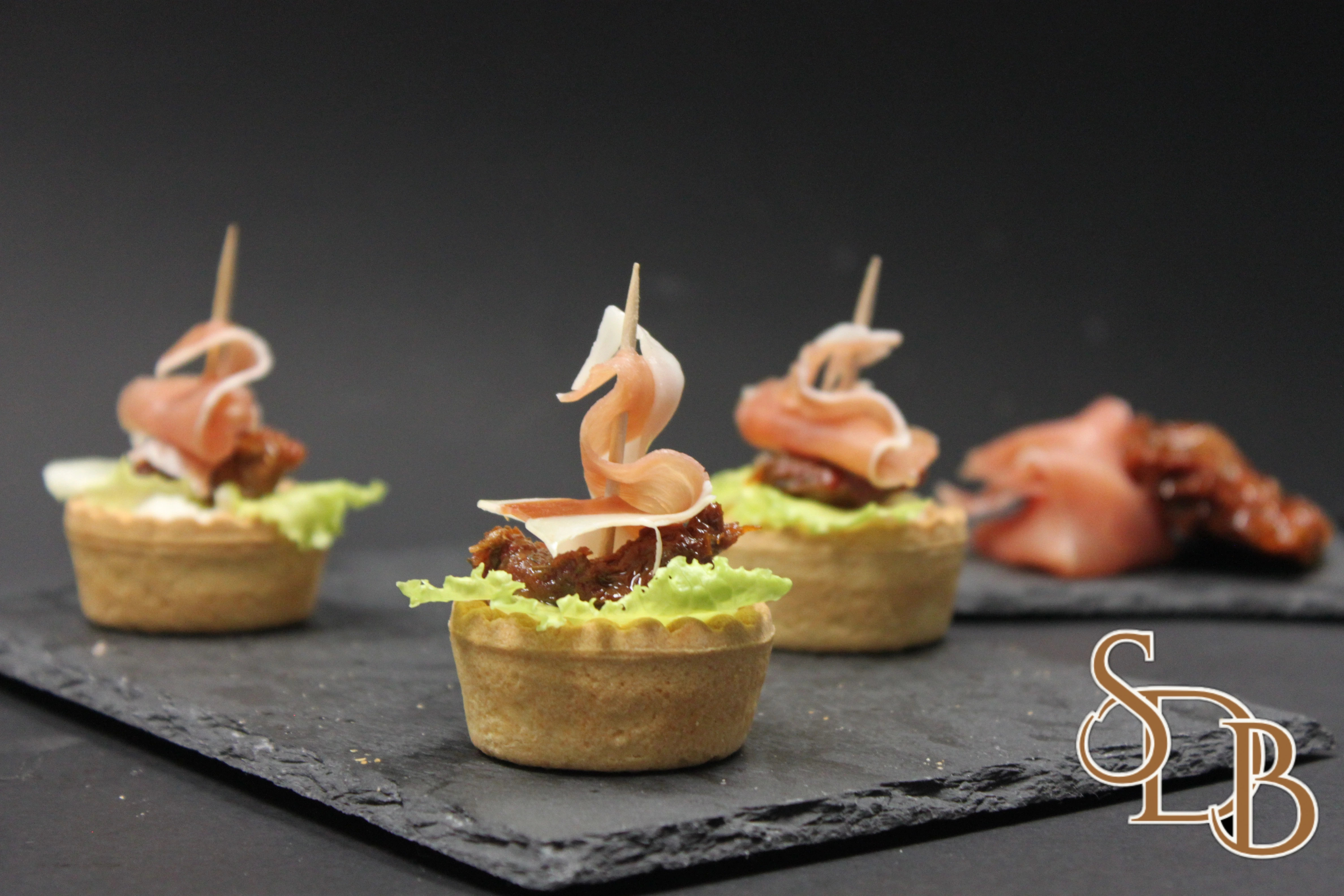 Тарталета „Прошуто и сушен домат“